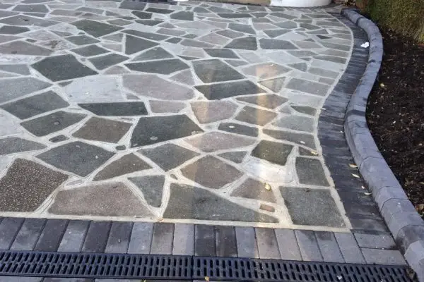 CRAZY PAVING DRIVEWAY